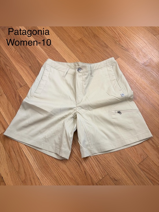 Patagonia Pants - Patagonia Women’s Cream Cargo Shorts